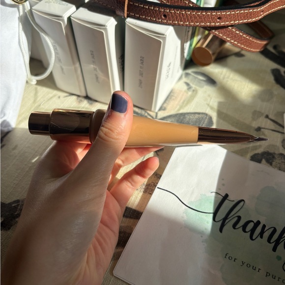 Charlotte Tilbury beautiful Skin Foundation - shade 6N - Picture 4 of 7